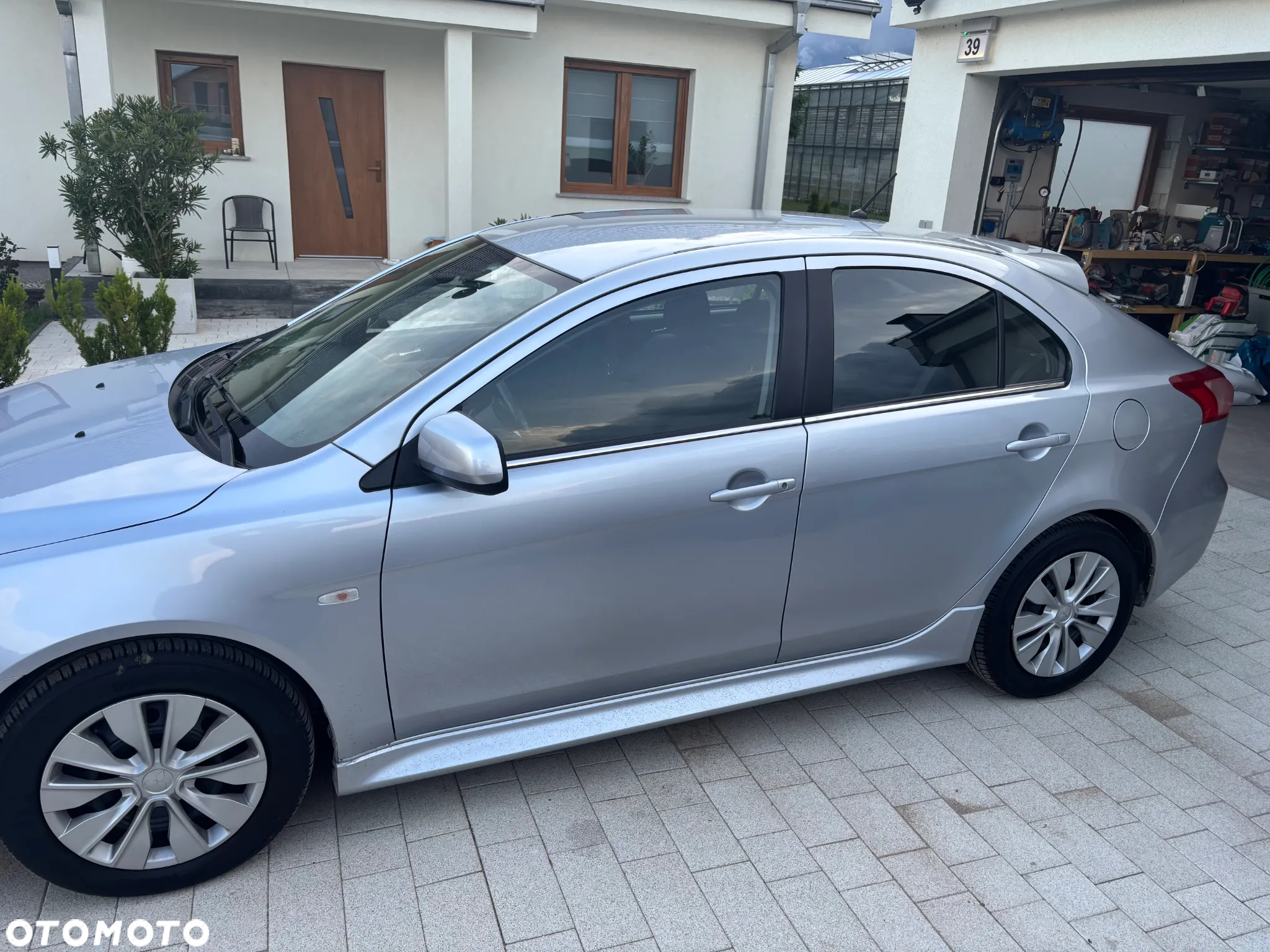 Mitsubishi Lancer 1.6 Invite - 2