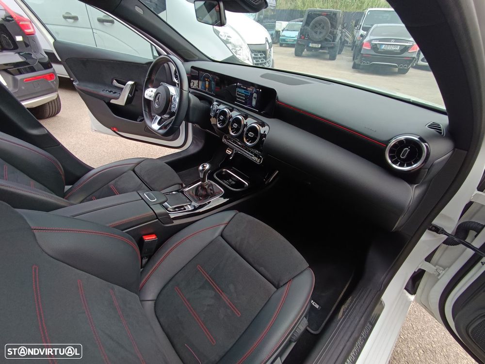 Mercedes-Benz A 200 AMG Line - 32