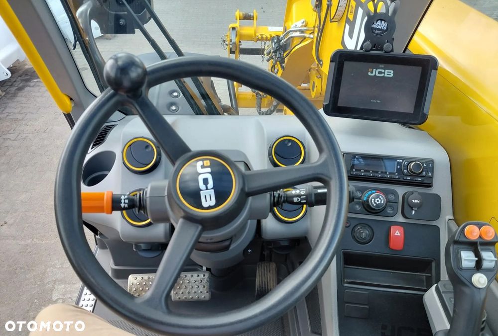 JCB 560-80 Agri Pro - 9