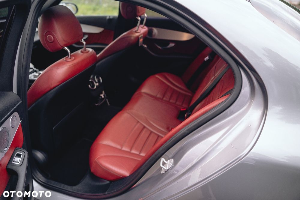 Mercedes-Benz Klasa C 400 4-Matic 7G-TRONIC - 24