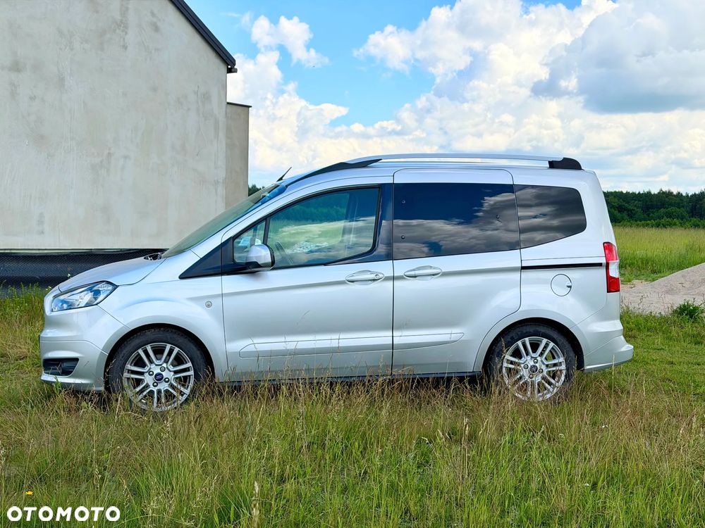Ford Tourneo Courier 1.0 EcoBoost S&S Titanium - 2