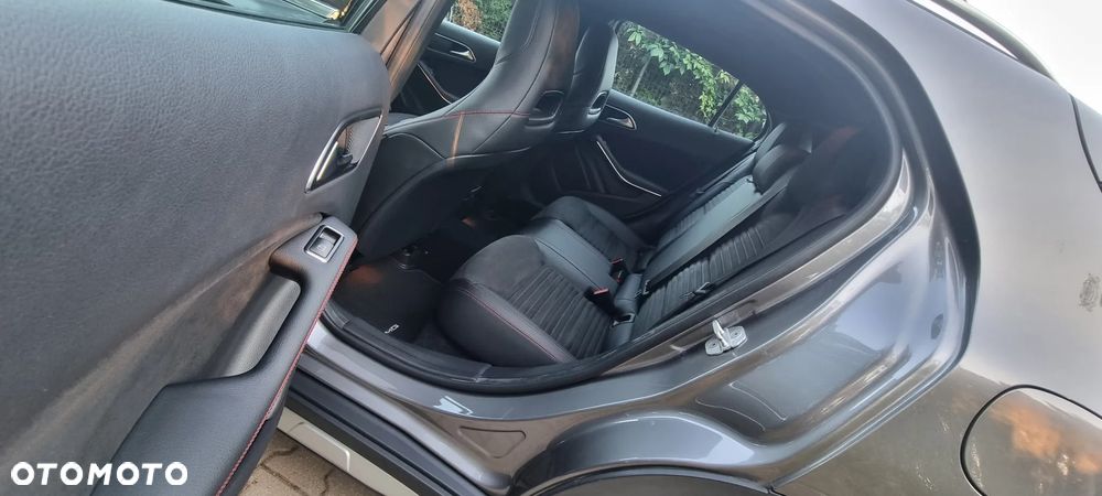 Mercedes-Benz GLA 250 4Matic 7G-DCT AMG Line - 31