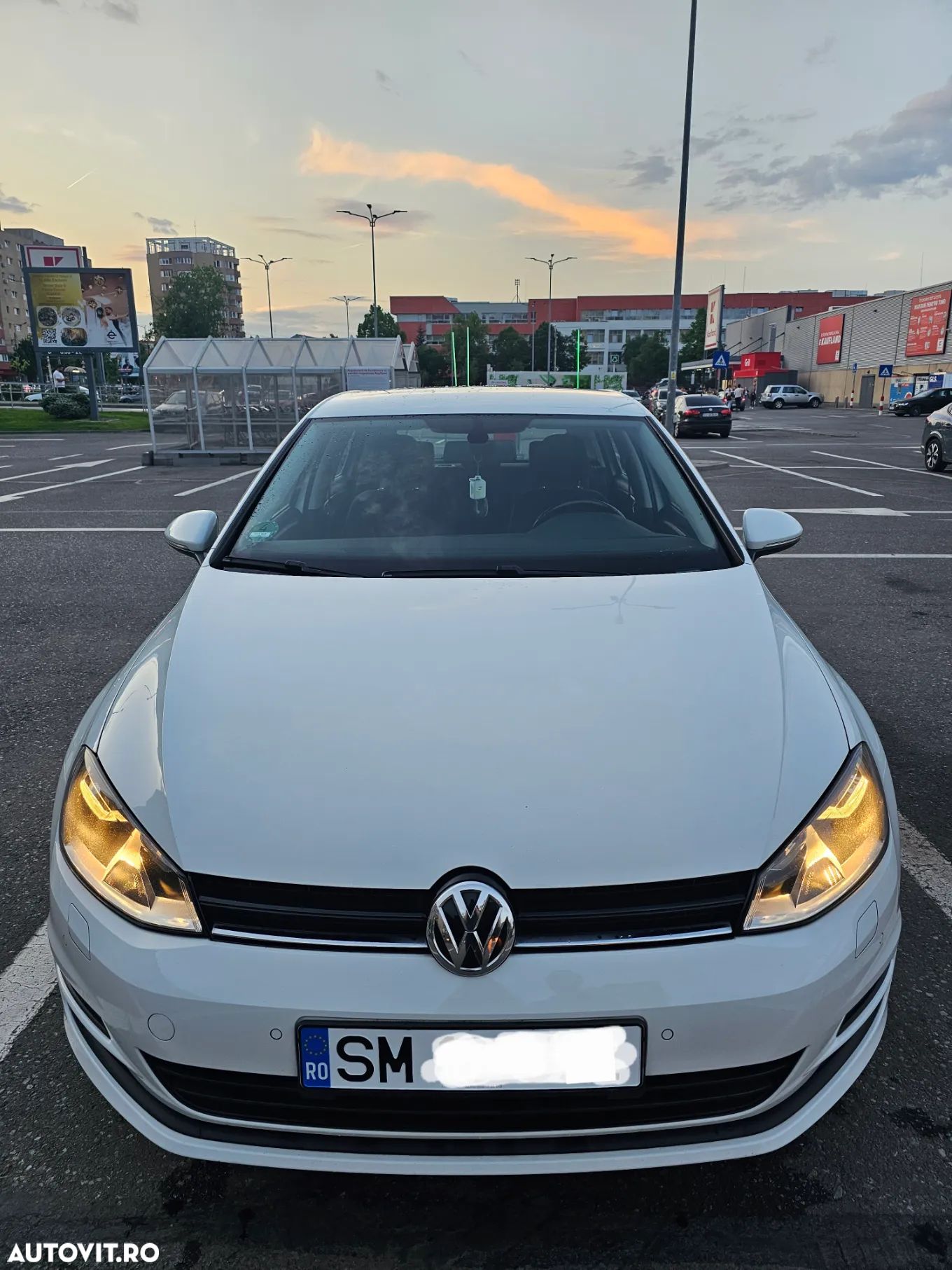 Volkswagen Golf - 1