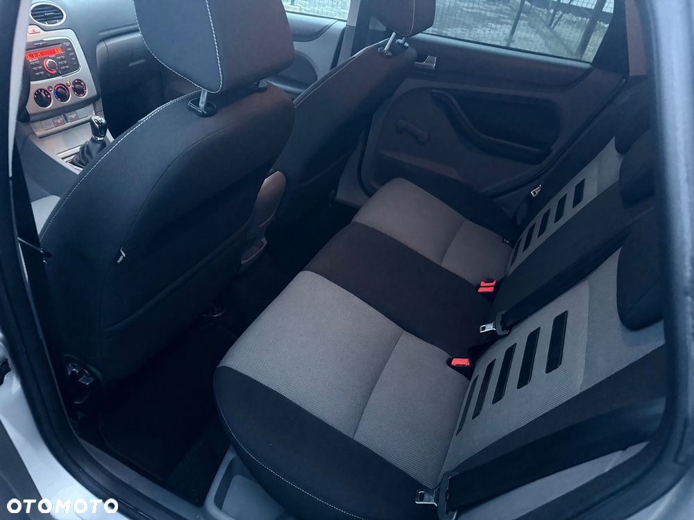 Ford Focus 1.6 16V Connection - 23