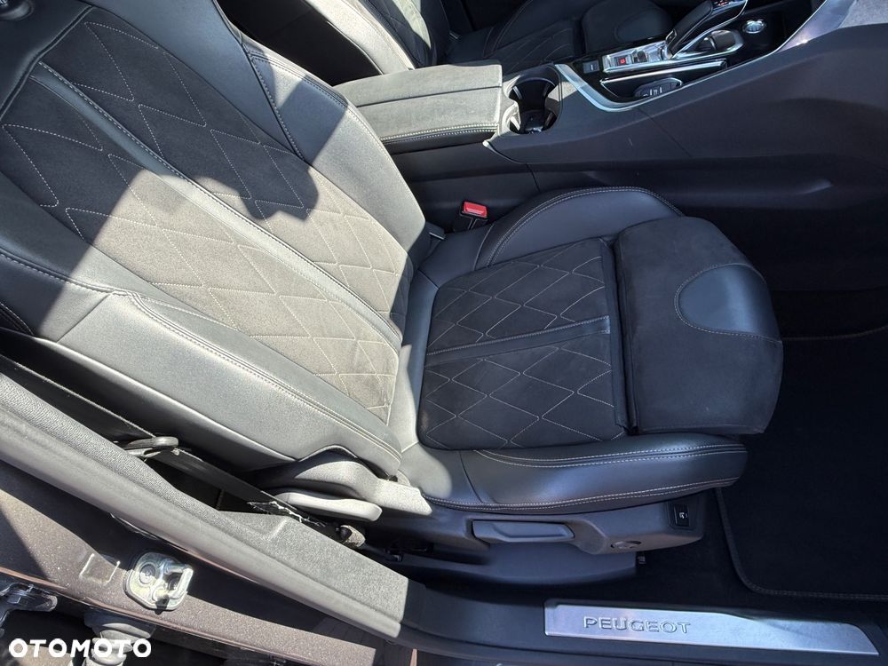 Peugeot 5008 BlueHDi 180 EAT8 GT - 23