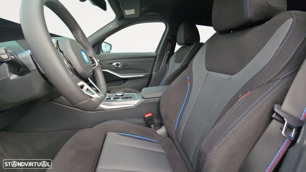 BMW 330 e Touring Pack Desportivo M Pro Auto - 11