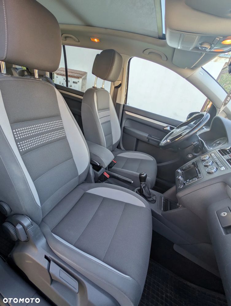 Volkswagen Touran 1.6 TDI DPF BlueMot Comfortline - 4