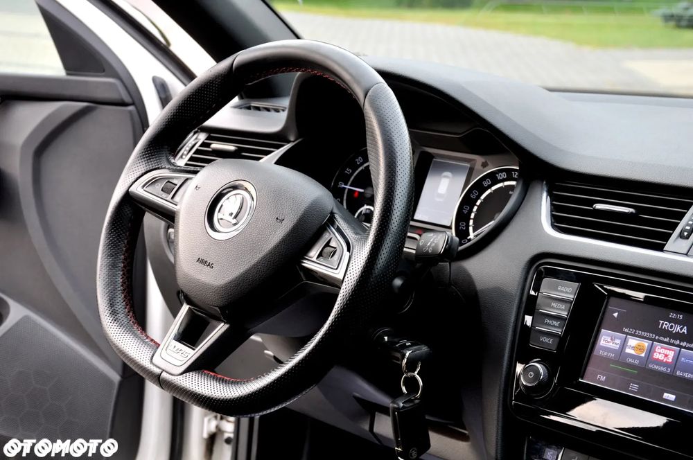 Skoda Octavia Combi 2.0 TDI DSG RS - 32