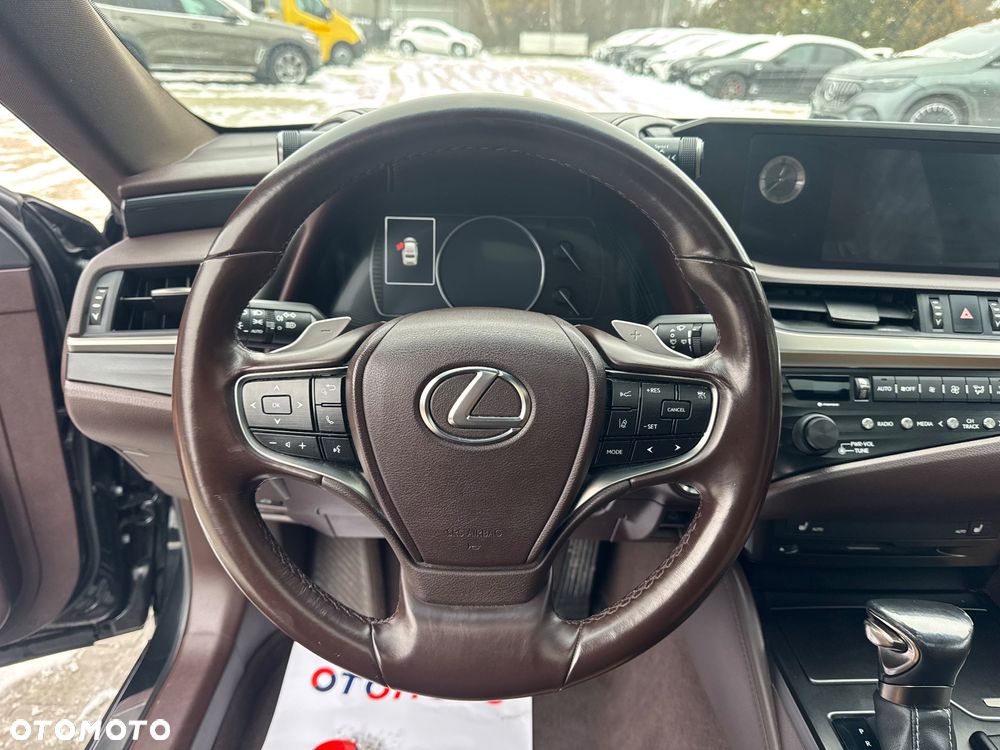Lexus ES 300h Prestige - 18