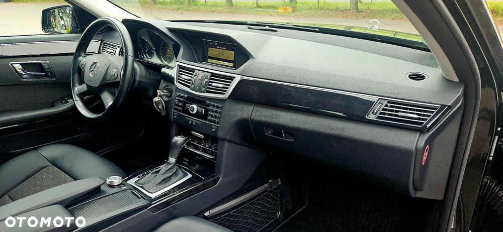 Mercedes-Benz Klasa E 200 CGI BlueEFFICIENCY 7G-TRONIC Avantgarde - 27