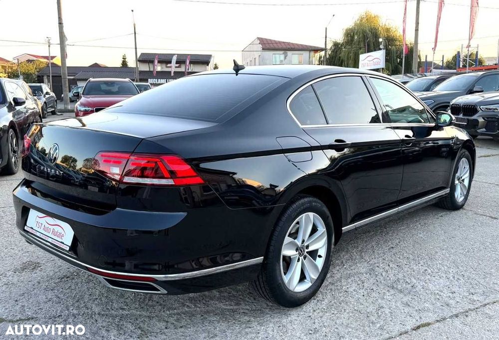 2022 Volkswagen Passat, photograph 10