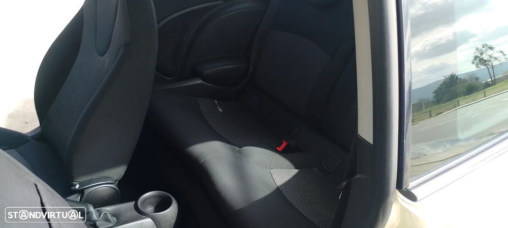 MINI 3 Portas One D - 13