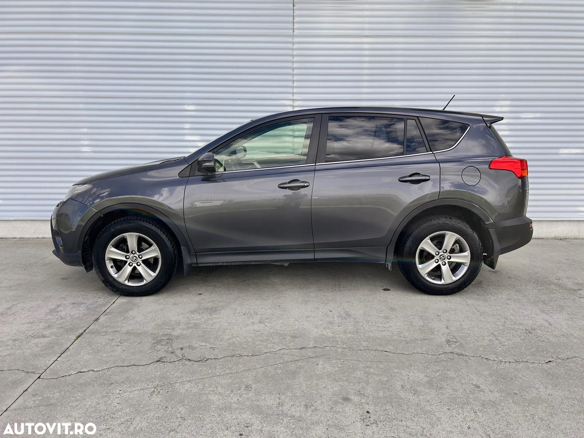 Toyota RAV4 2.2 D-4CAT 4WD Aut Luxury - 4