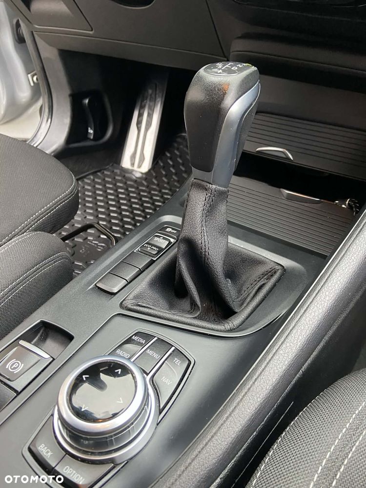 BMW X1 sDrive18d xLine - 27