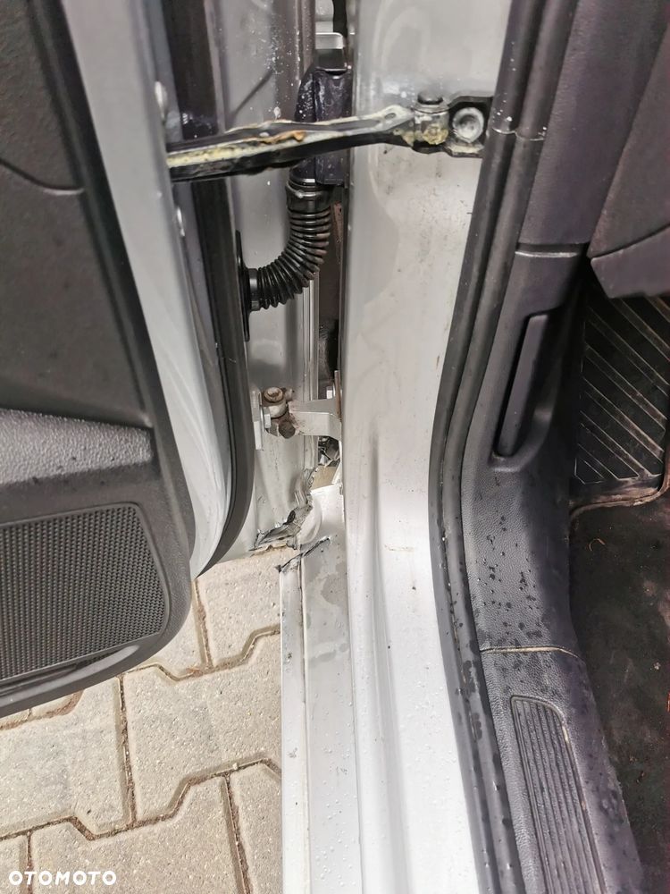 Volkswagen Passat 2.0 TDI (BlueMotion Technology) DSG Comfortline - 23