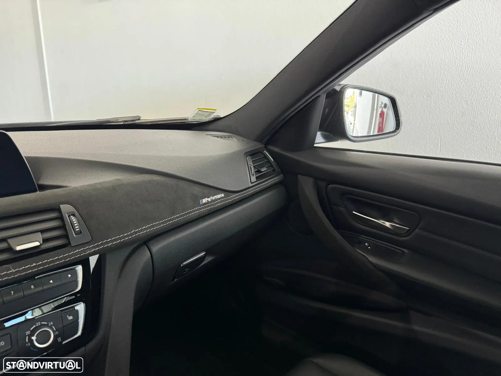 BMW 320 d Pack M - 23