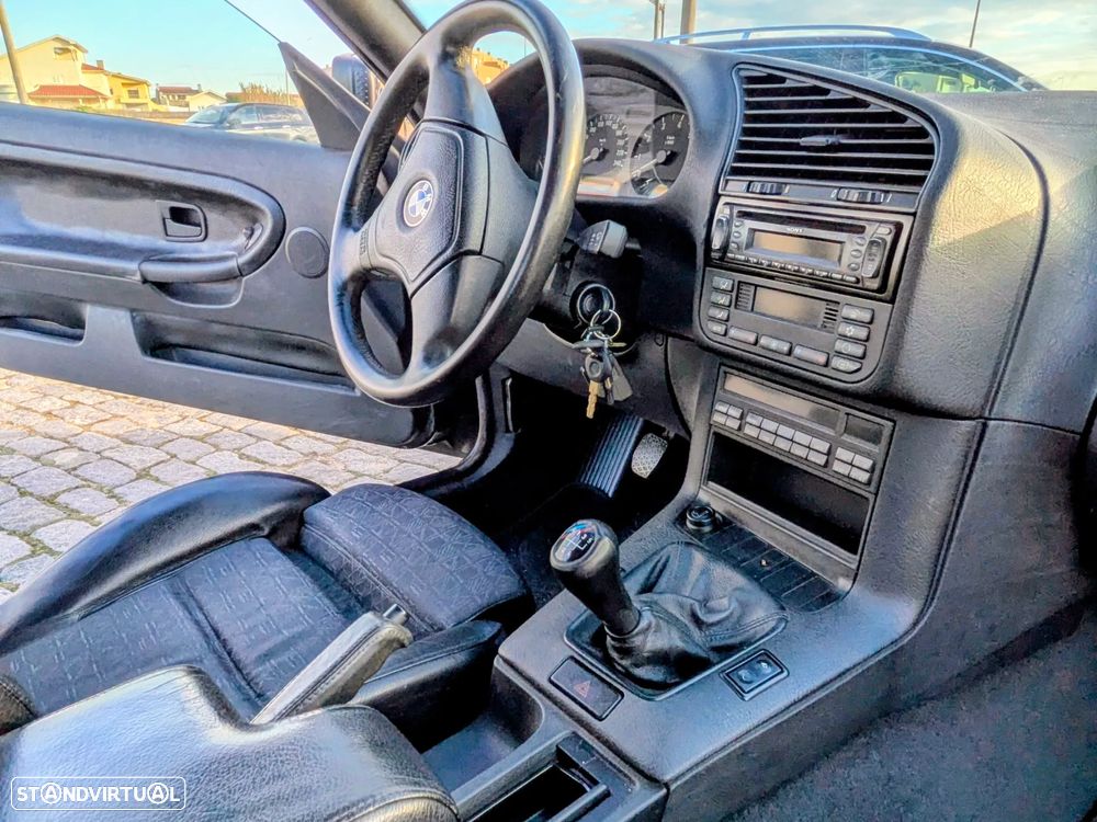 BMW 318 iS Coupé M Sport - 3