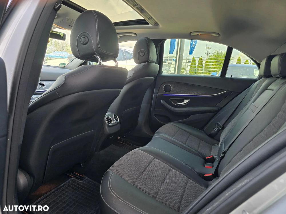 Mercedes-Benz E 200 4MATIC 9G-TRONIC - 12