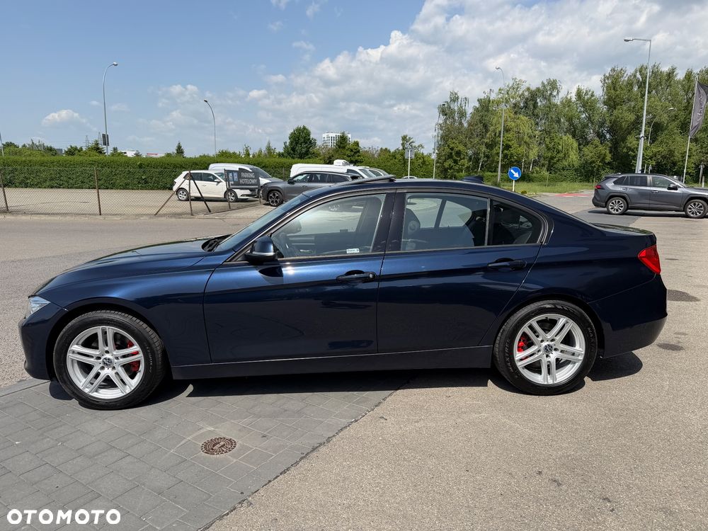 BMW Seria 3 320d xDrive Luxury Line - 11