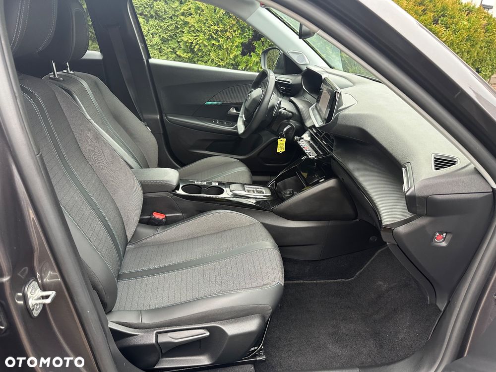 Peugeot 2008 PureTech 130 EAT8 Allure Pack - 24