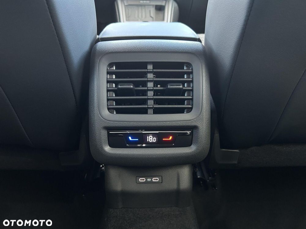 Volkswagen T-Roc 1.5 eTSI R-Line DSG - 31
