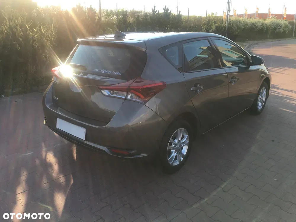 Toyota Auris - 11