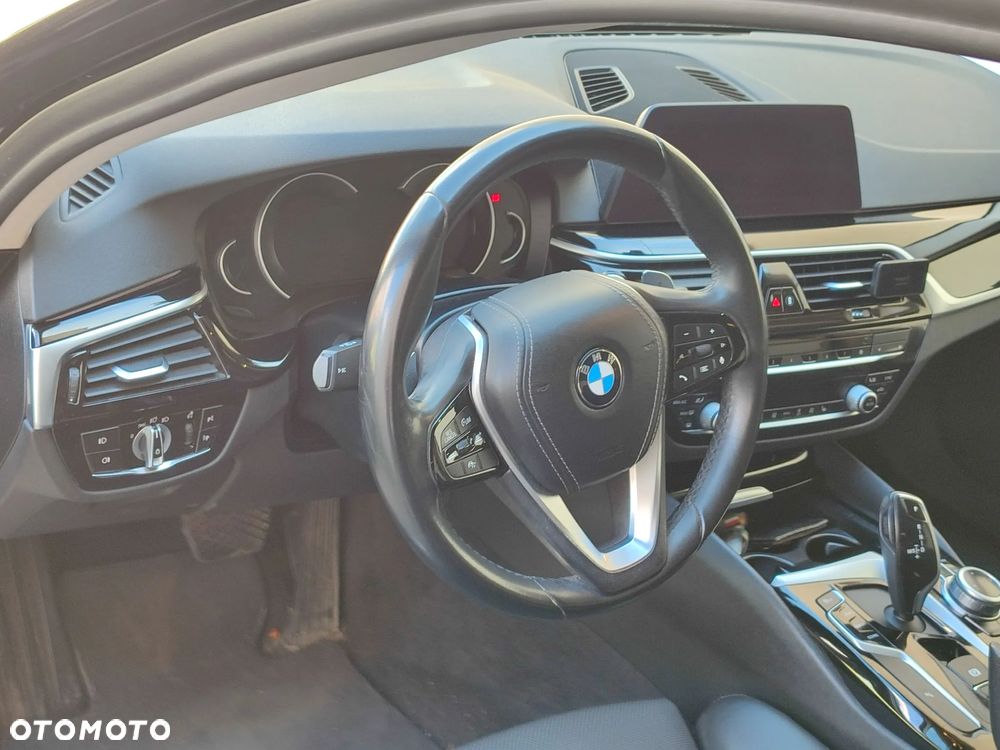 BMW Seria 5 520d xDrive Sport Line sport - 19