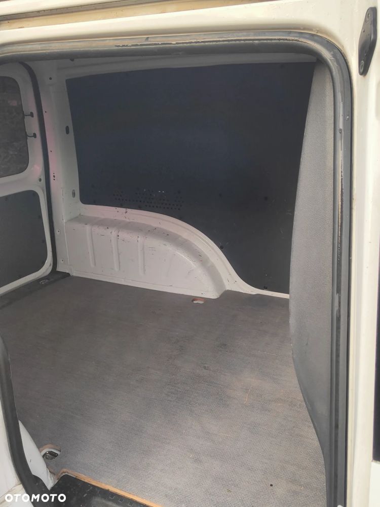 Volkswagen Caddy - 8