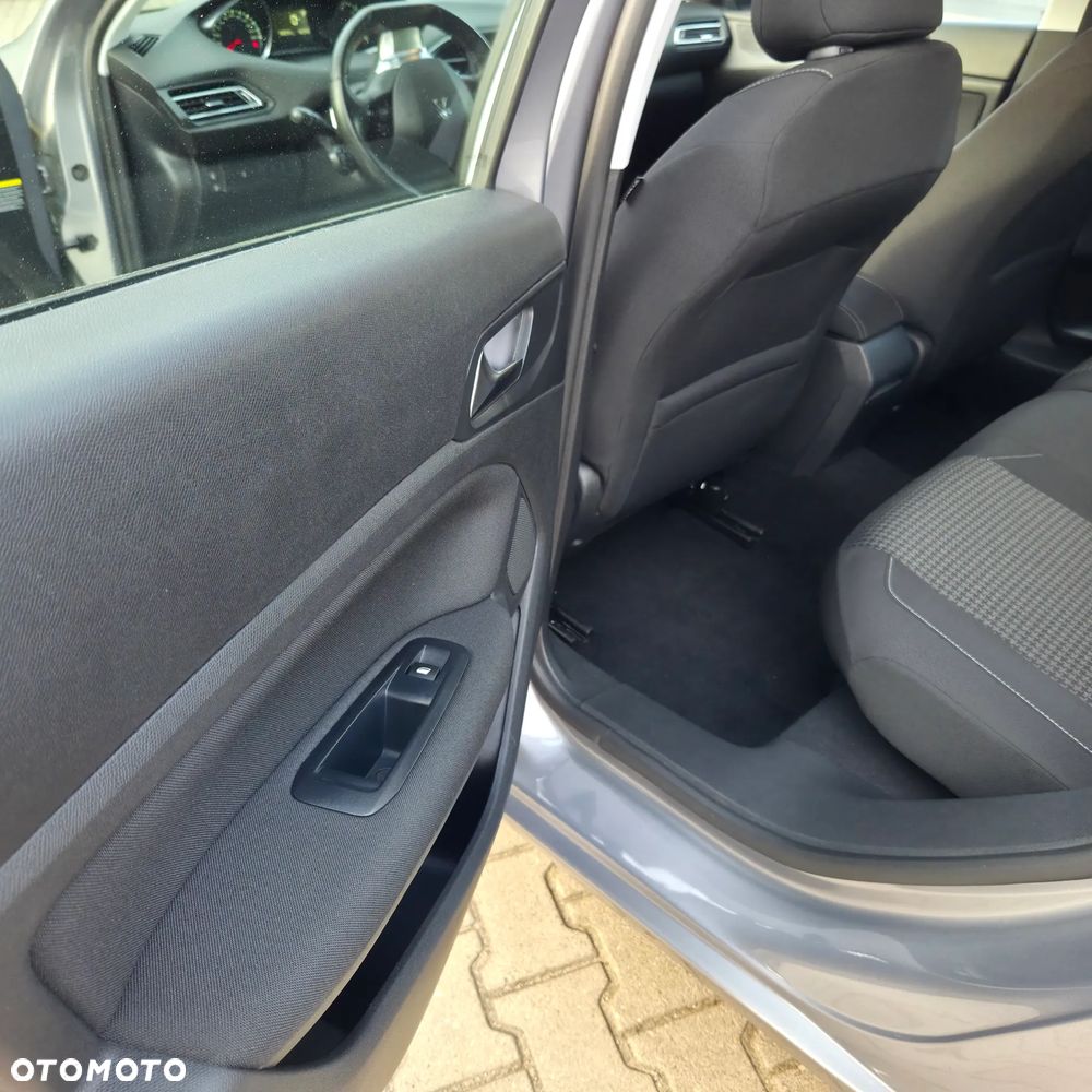 Peugeot 308 - 8