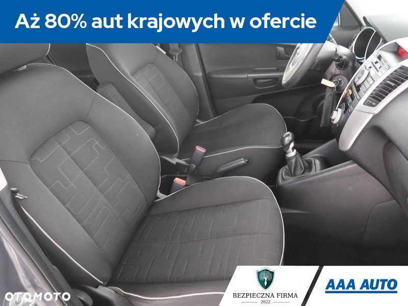 Kia Venga - 11