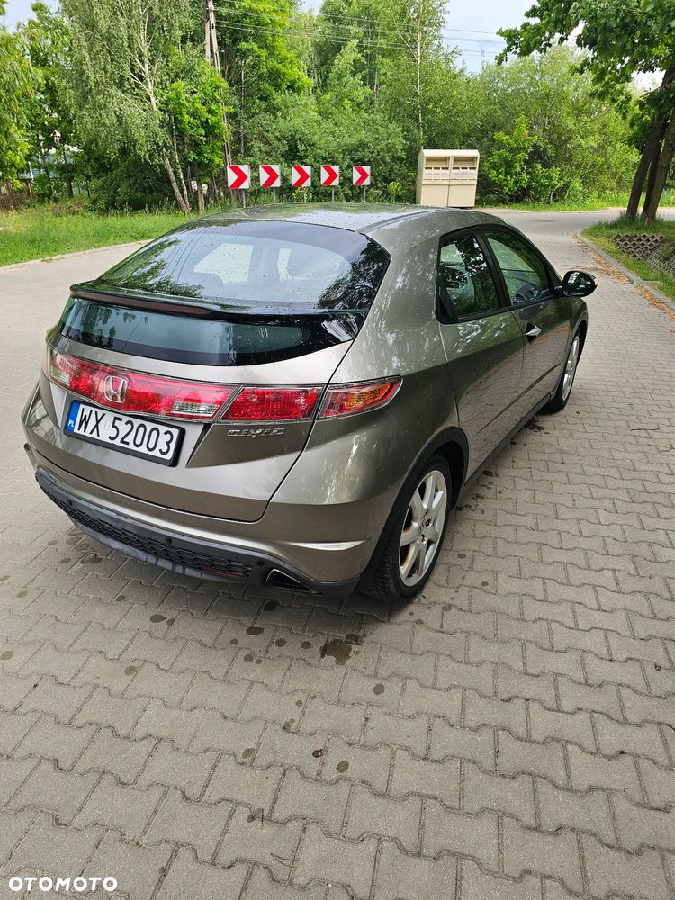 Honda Civic 1.8 Executive - 3