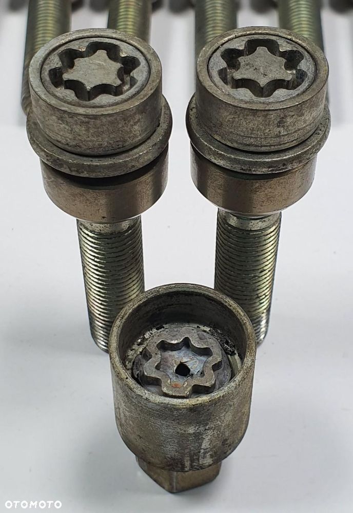 ŚRUBY KÓŁ SZPILKI FELG ZŁODZIEJKA DŁUGIE DO DYSTANSÓW PORSCHE BOXSTER 986 - 5