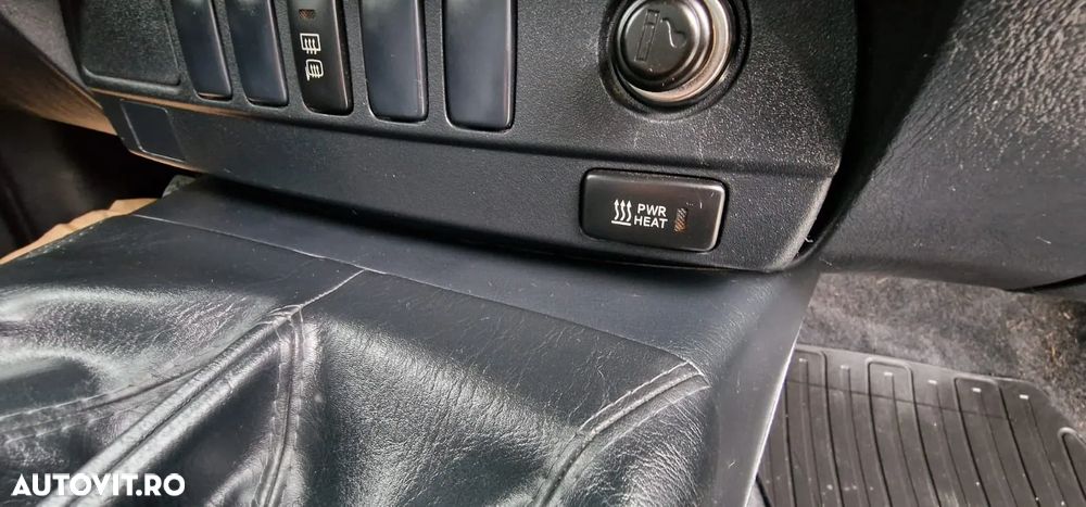 Toyota Hilux 4x4 Double Cab - 11