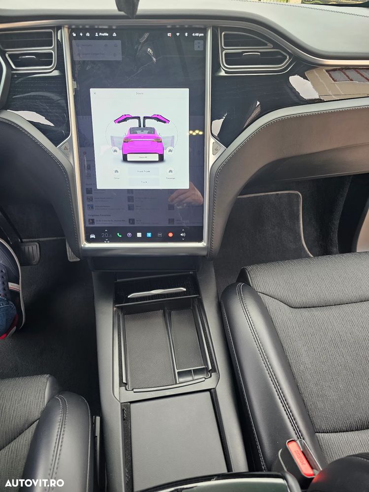 Tesla Model X - 15