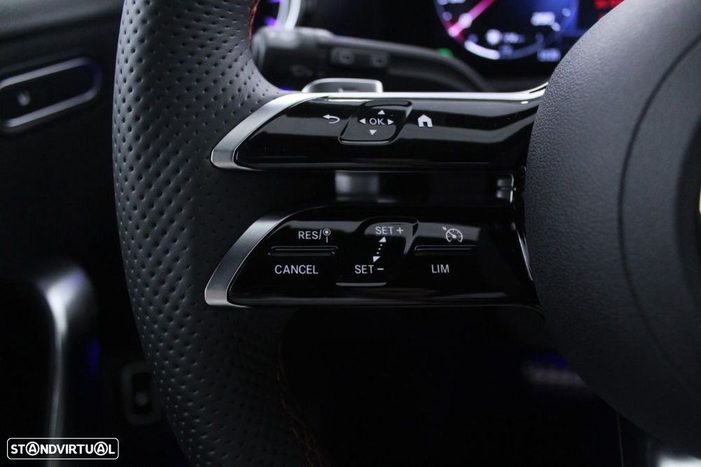 Mercedes-Benz A 250 e AMG Line - 22