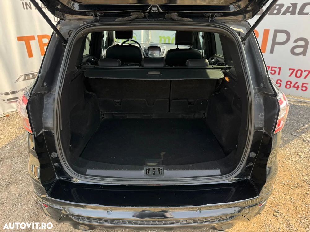 Ford Kuga 2.0 TDCi 4WD Powershift ST-Line - 25