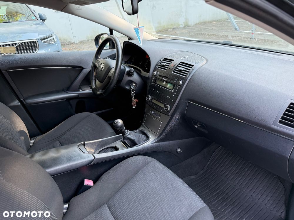 Toyota Avensis - 13