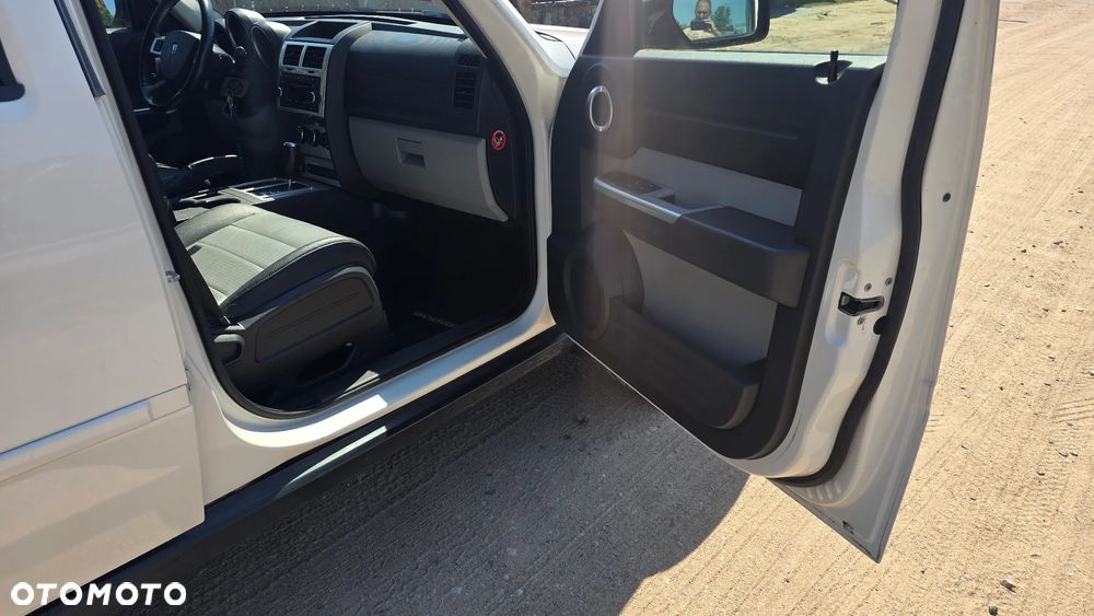 Dodge Nitro 2.8 CRD SE - 24