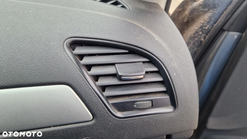 AUDI A4 B8 KRATKA NAWIEWU PRAWA - 1