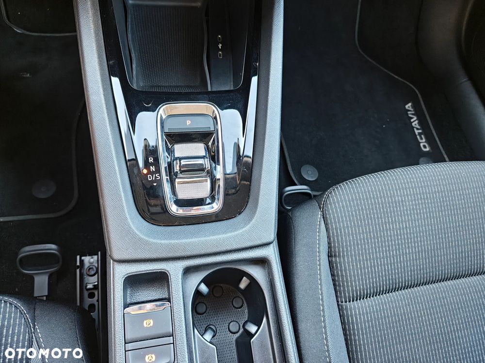 Skoda Octavia 2.0 TDI SCR Ambition DSG - 24