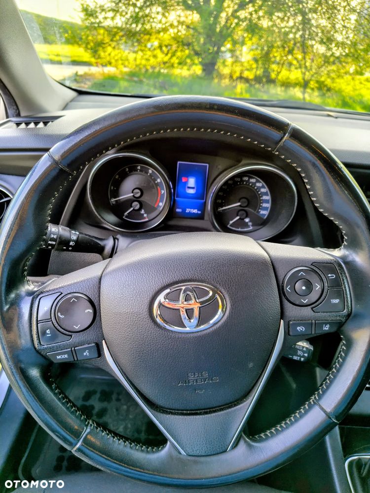 Toyota Auris 1.6 Premium - 17