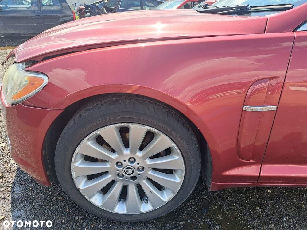 BŁOTNIK LEWY PRZÓD PRZEDNI JAGUAR XF I SEDAN KOD LAKIERU CHB - 1