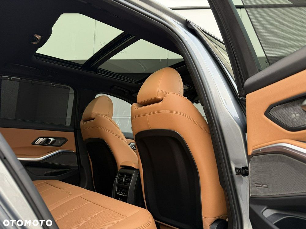 BMW Seria 3 320d xDrive Edition M Sport Shadow - 12