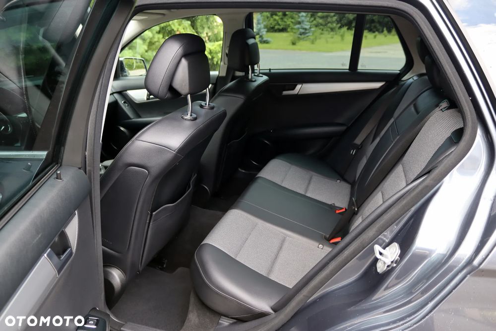 Mercedes-Benz Klasa C 180 BlueEFFICIENCY 7G-TRONIC Avantgarde - 19