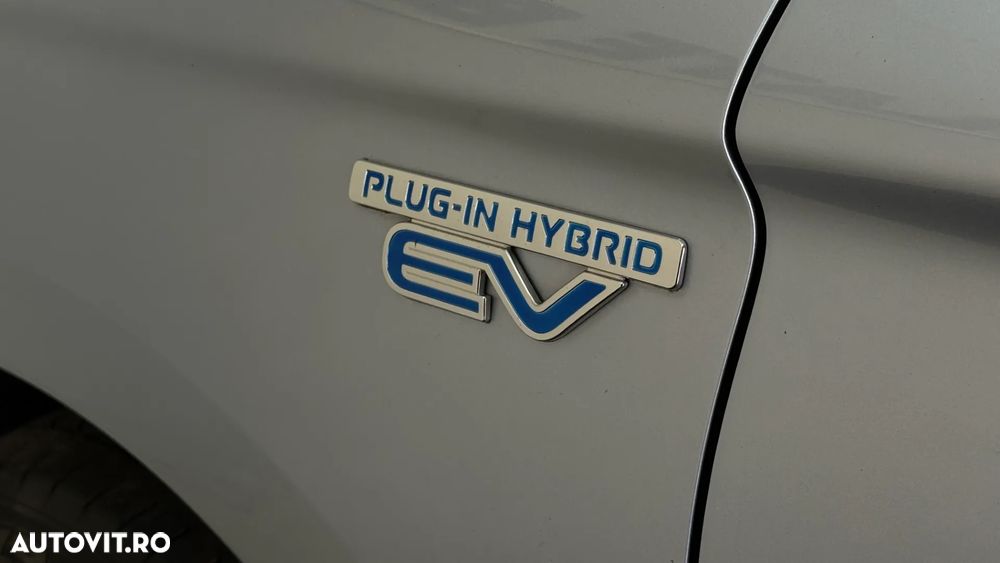 Mitsubishi Outlander 2.0 4WD Plug-In Hybrid - 20