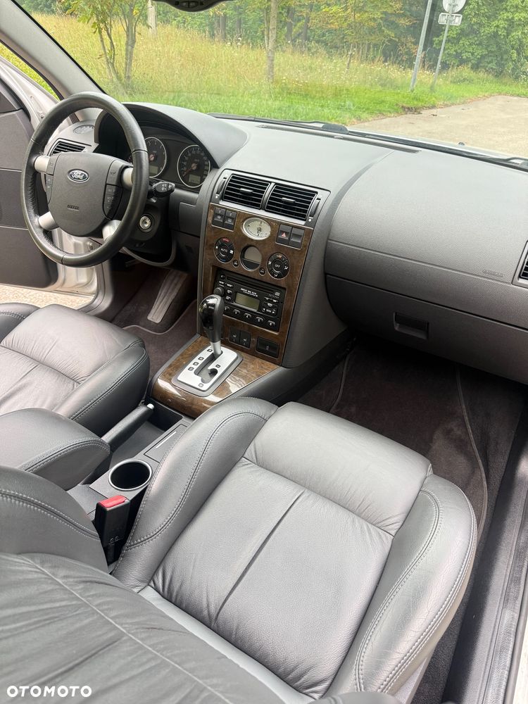 Ford Mondeo 2.5 V6 Ghia X - 24