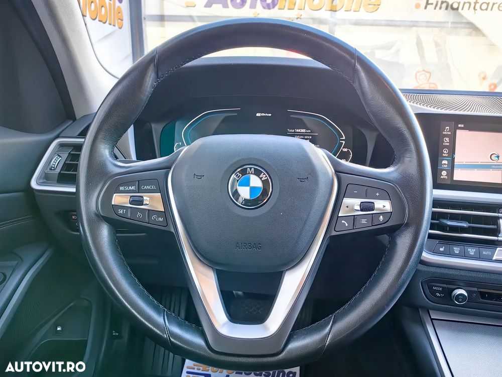BMW Seria 3 320e AT PHEV - 24