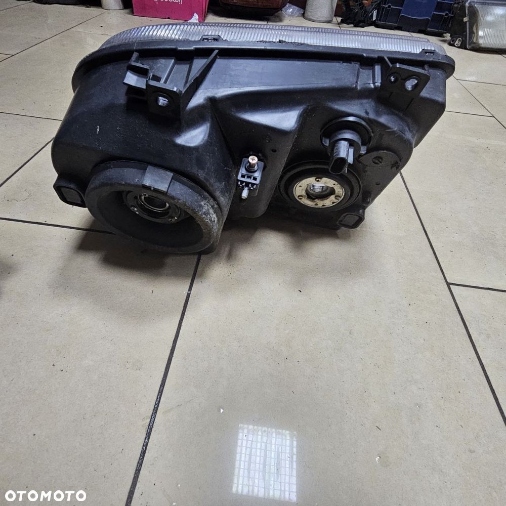 Lampa przednia  / Lampy przednie / przód prawa lewa / Chrysler 300 C - 8