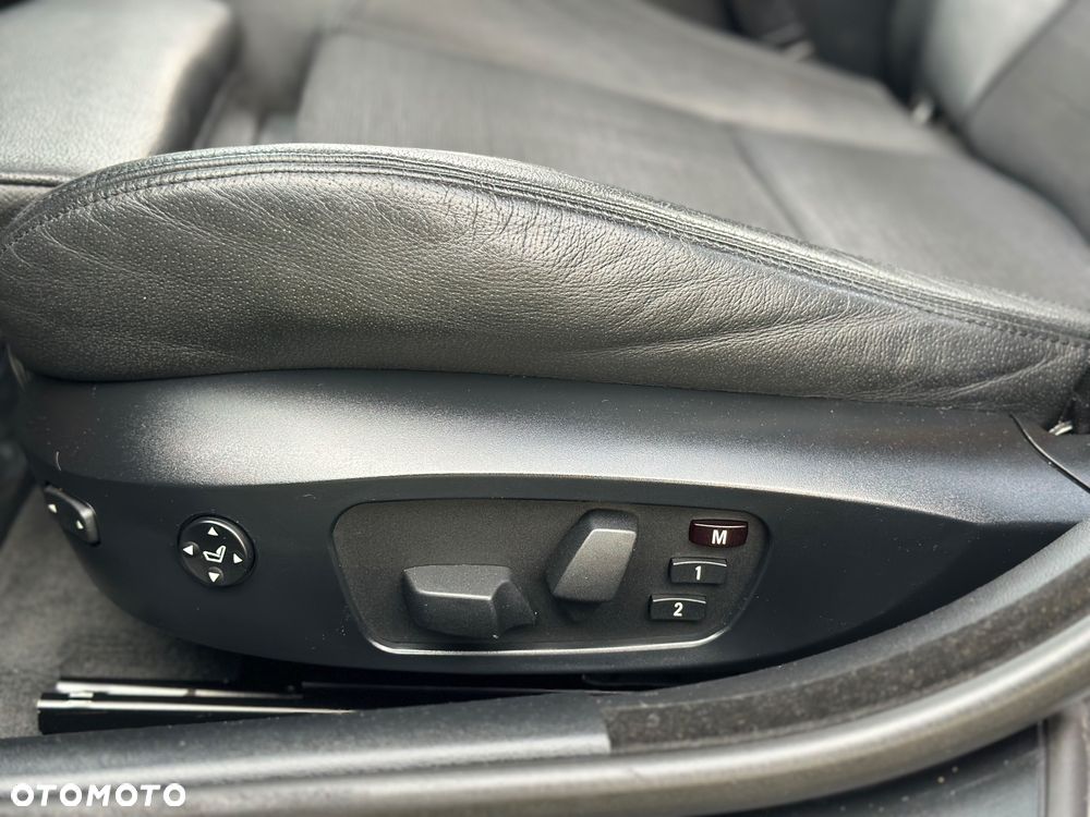 BMW Seria 3 318i - 23