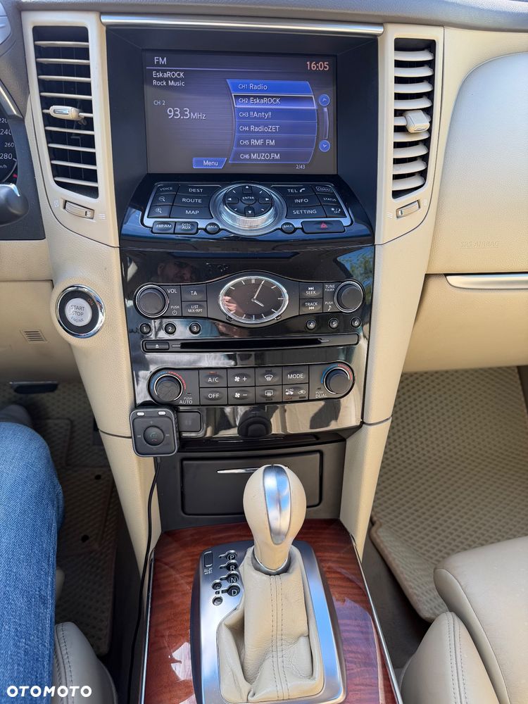 Infiniti FX - 10